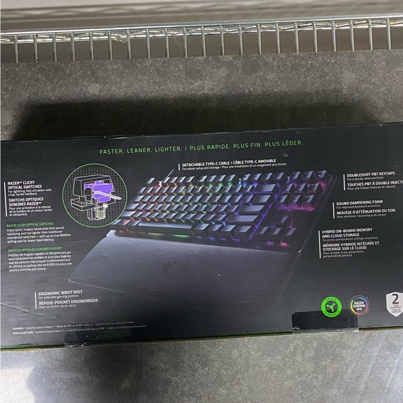 Razer Huntsman V2 TKL Backlit Mechanical Clicky Ergonomic Gaming Keyboard BNIB - Picture 9 of 11